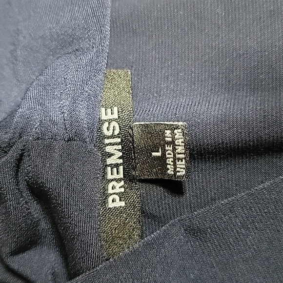 Premise Size L, Long Sleeve Twist Front Navy Blue V Neck Top, Exc. Used Cond. - Picture 10 of 11